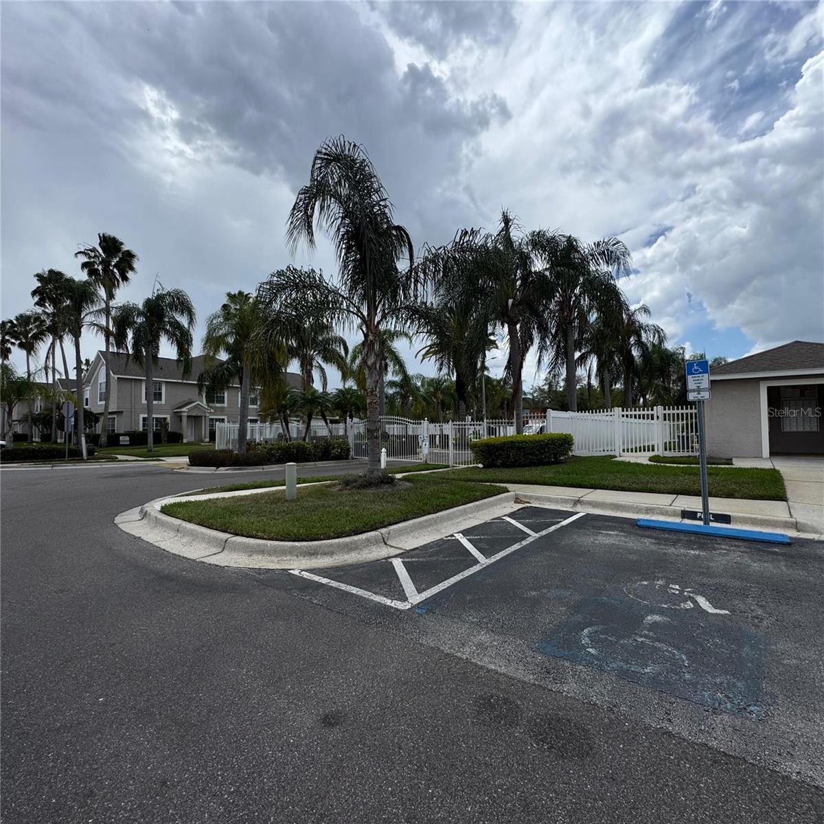 306 KENSINGTON LAKE CIR, BRANDON, FL — photo 18