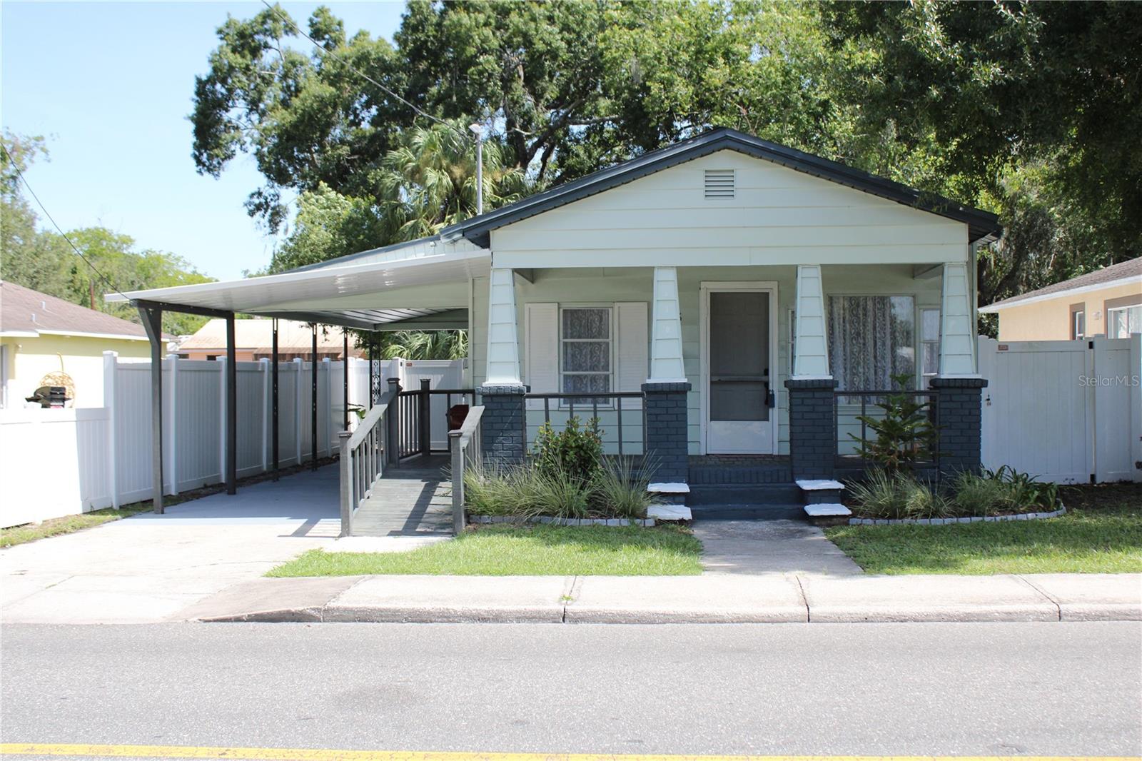 1106 E DR MARTIN LUTHER KING JR BLVD, PLANT CITY, FL