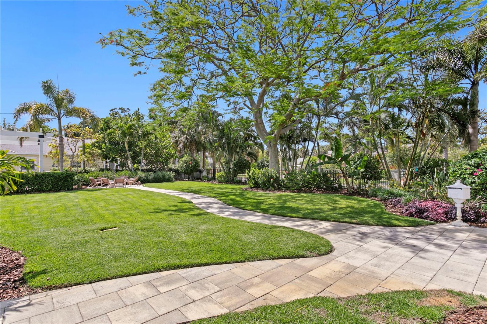 1803 BEACH DR SE, ST PETERSBURG, FL — photo 82