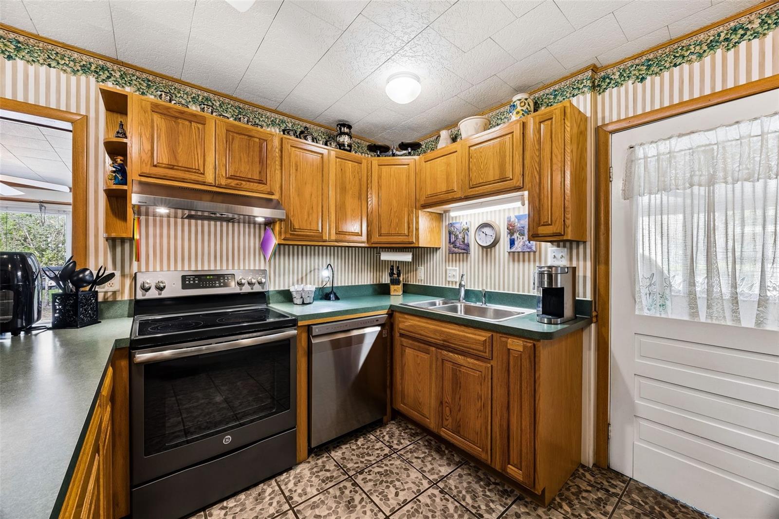 110 SHAFFER AVE, CRESCENT CITY, FL — photo 9