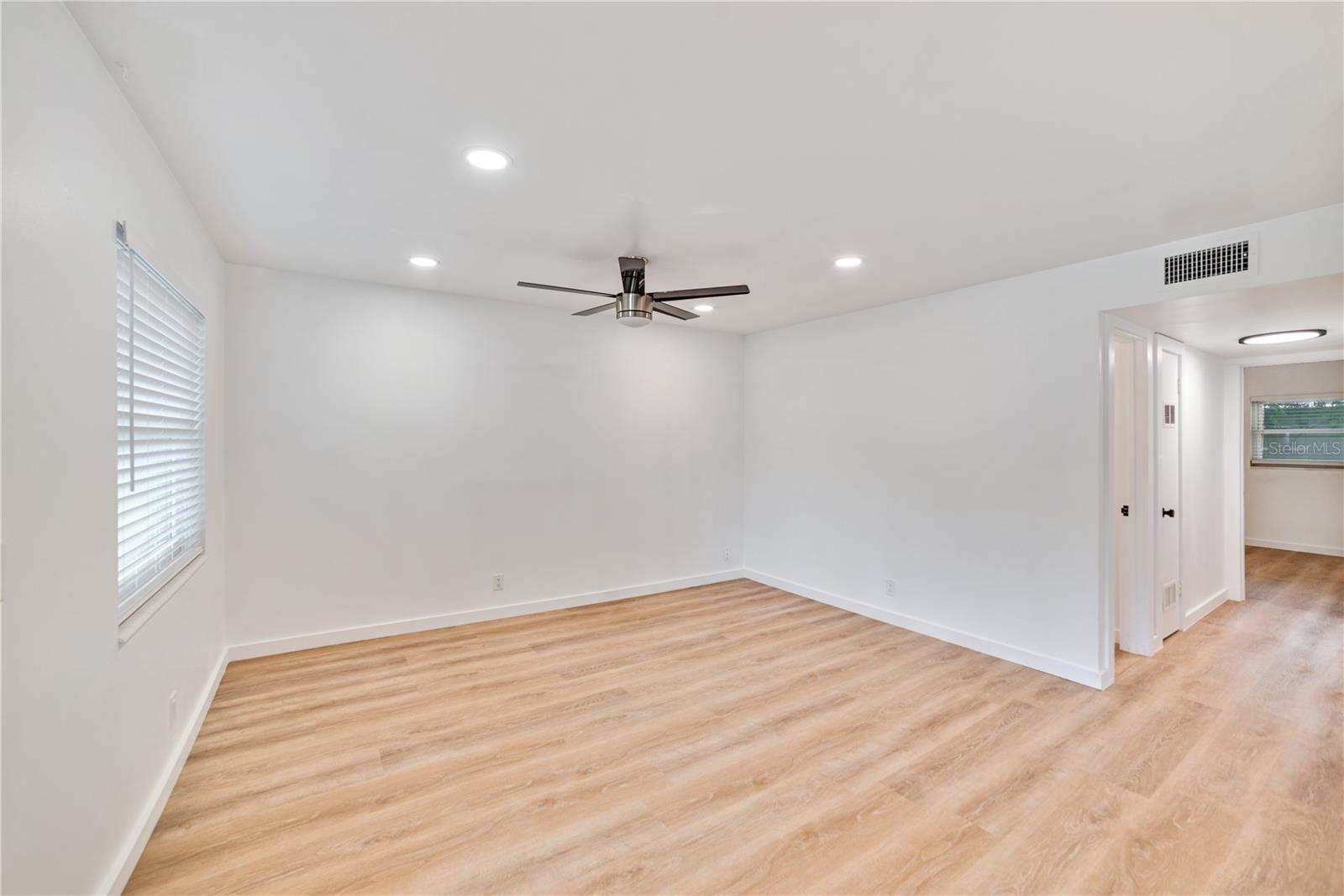 4413 W ROGERS AVE, TAMPA, FL — photo 4