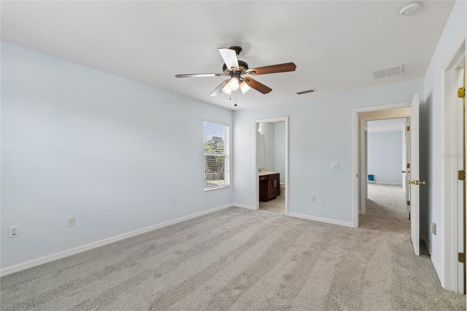 8840 CAMERON CREST DR, TAMPA, FL — photo 17
