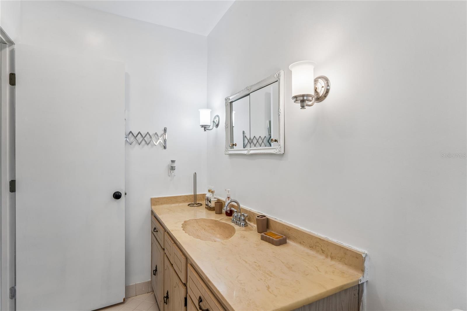 1611 S LAKE AVE #1, CLEARWATER, FL — photo 16