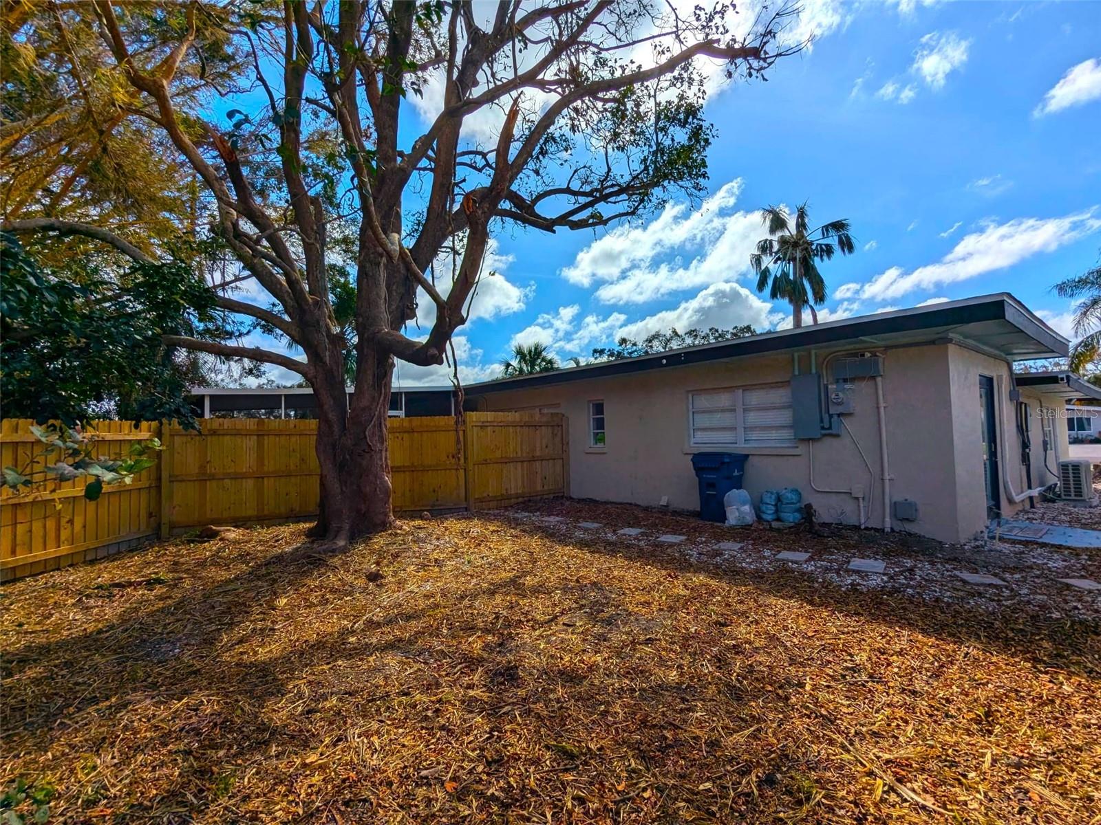 2107 PINE TER, SARASOTA, FL — photo 40