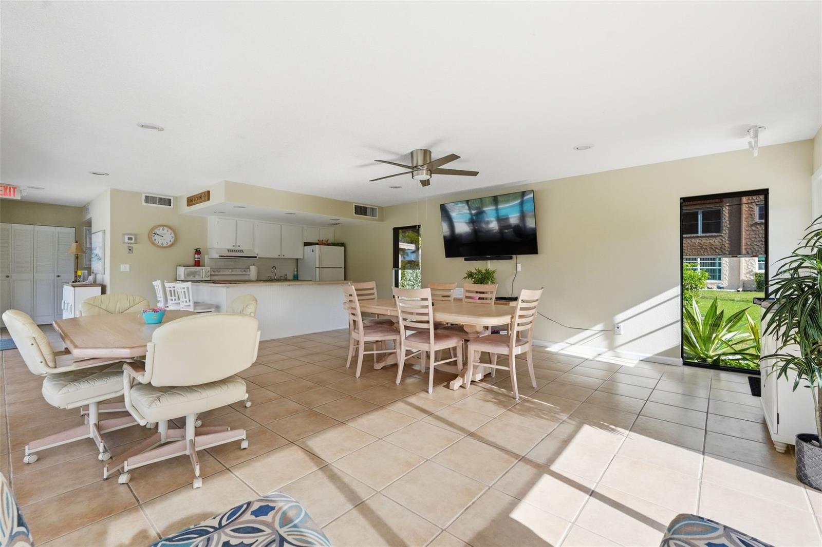 212 CEDARWOOD CIR #212, SEMINOLE, FL — photo 45