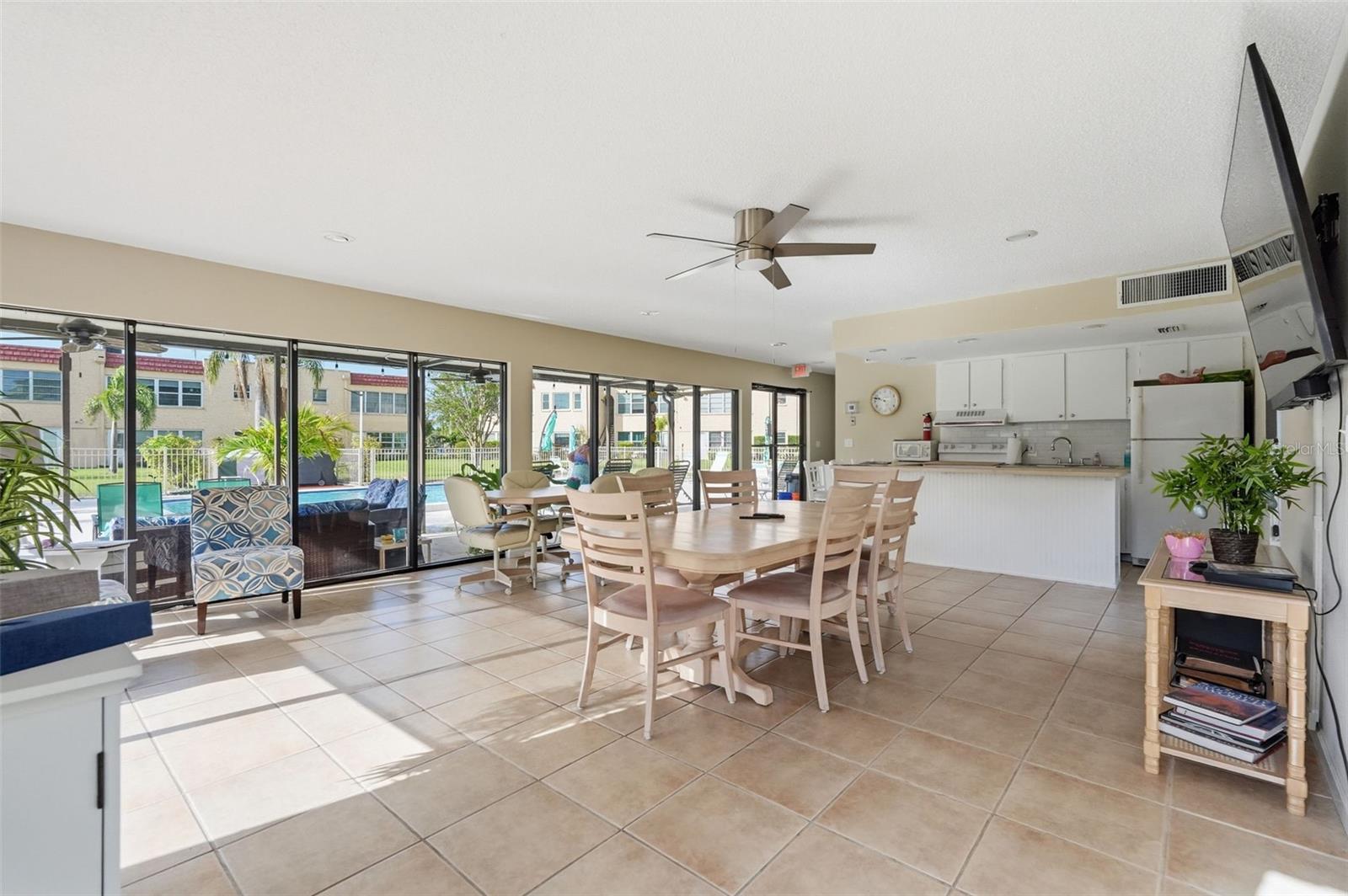212 CEDARWOOD CIR #212, SEMINOLE, FL — photo 46