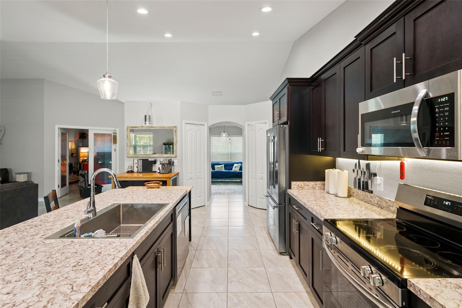 12015 PHOENIX AVE, WEEKI WACHEE, FL — photo 9