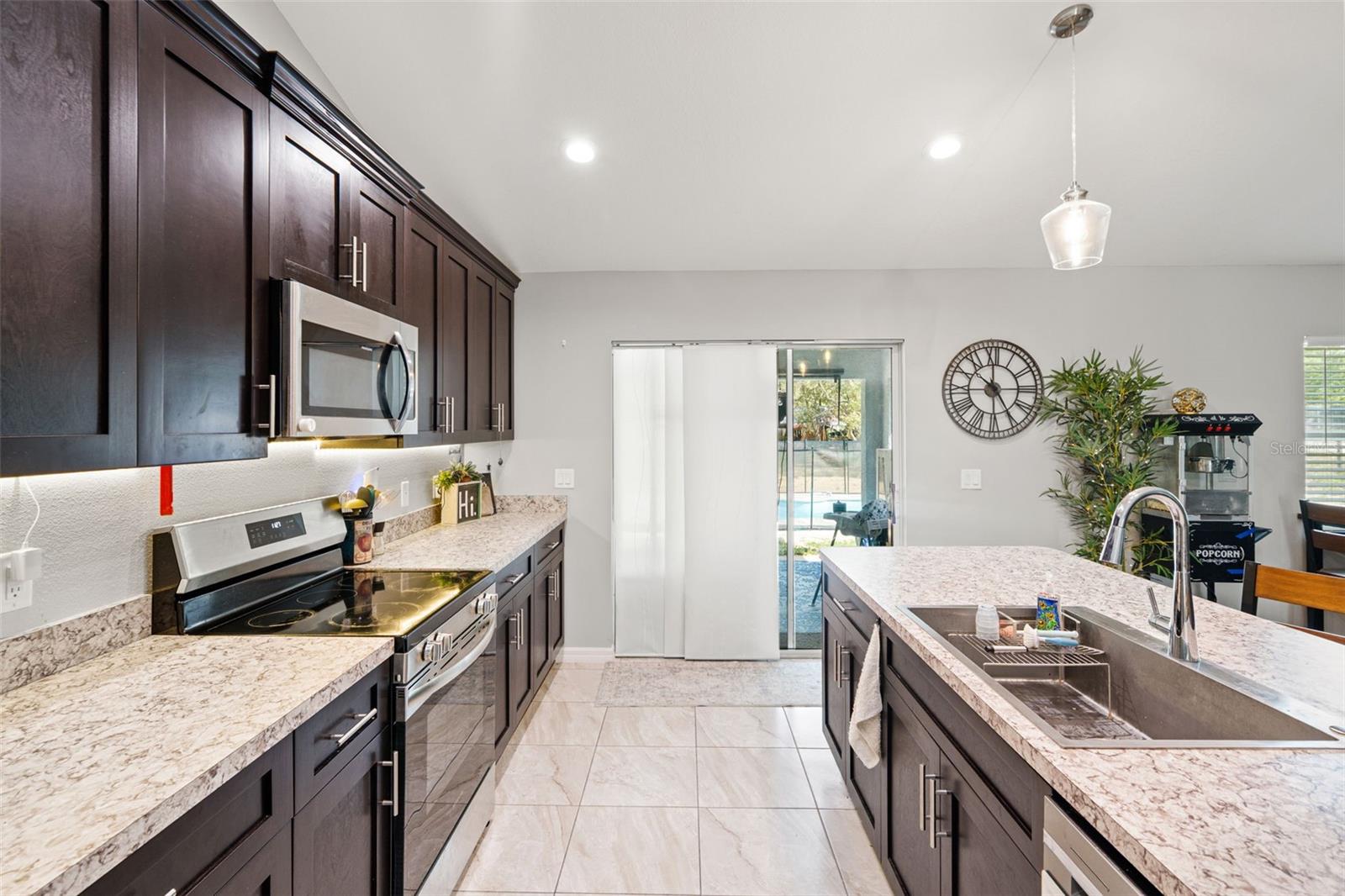 12015 PHOENIX AVE, WEEKI WACHEE, FL — photo 10