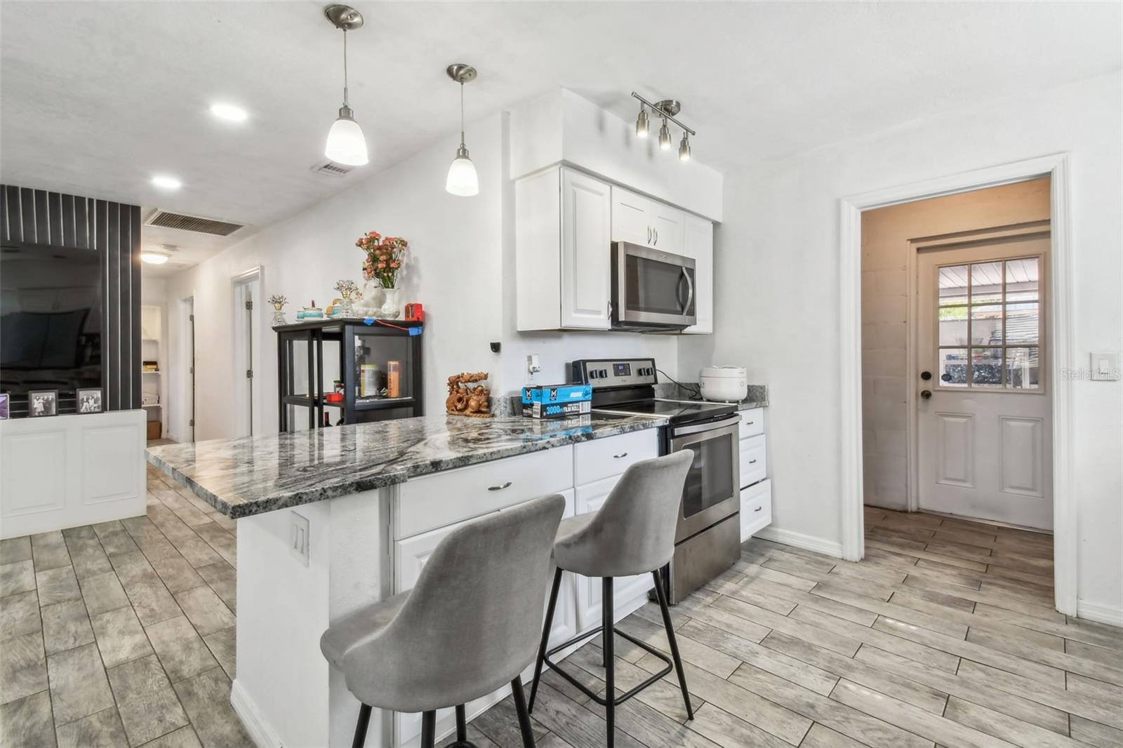 4005 W TYSON AVE, TAMPA, FL — photo 11