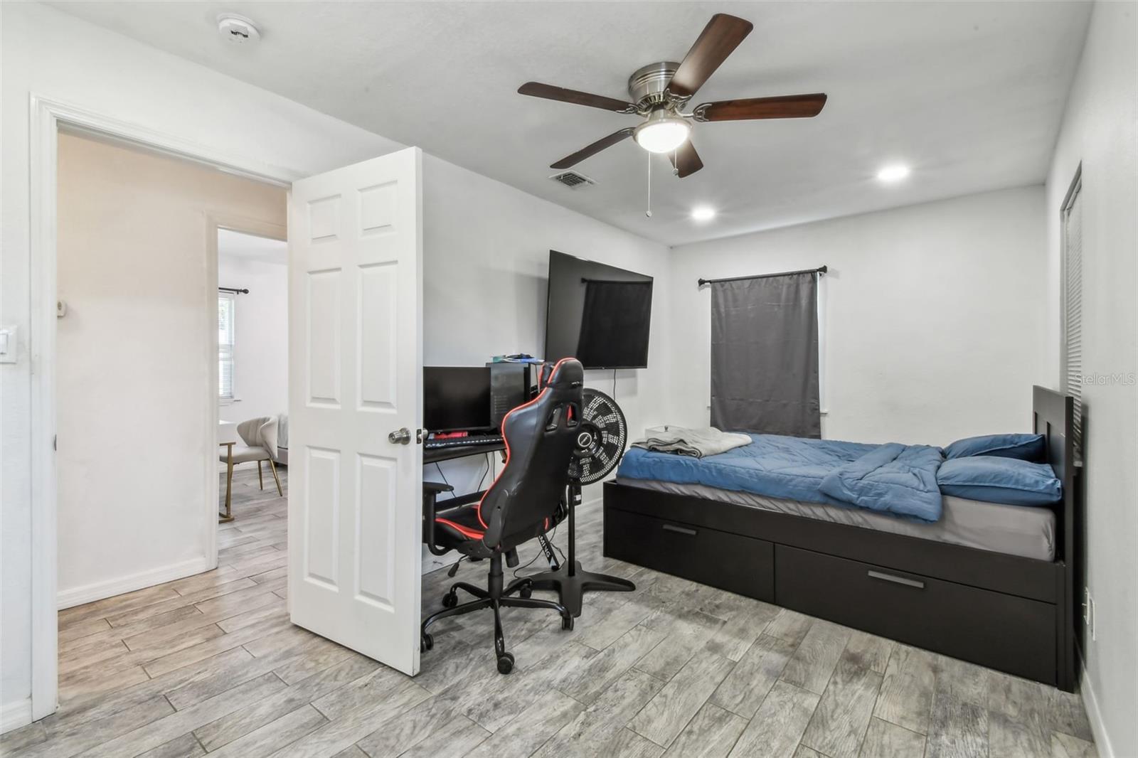4005 W TYSON AVE, TAMPA, FL — photo 22