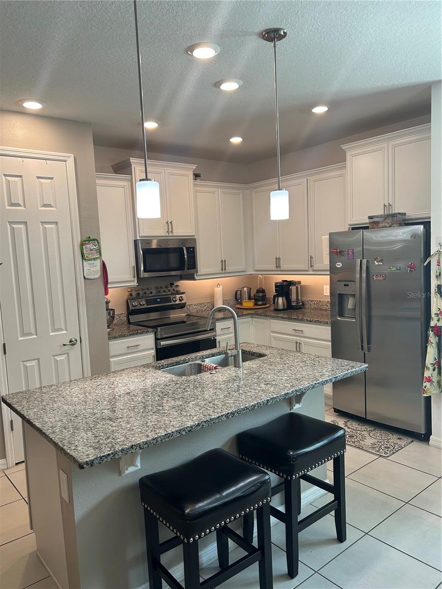 377 VESTRELLA DR, KISSIMMEE, FL — photo 2