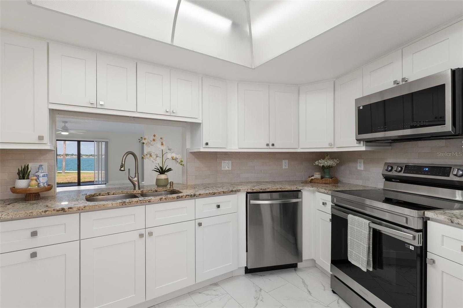 7540 SUNSHINE SKYWAY LN S #T35, ST PETERSBURG, FL — photo 5