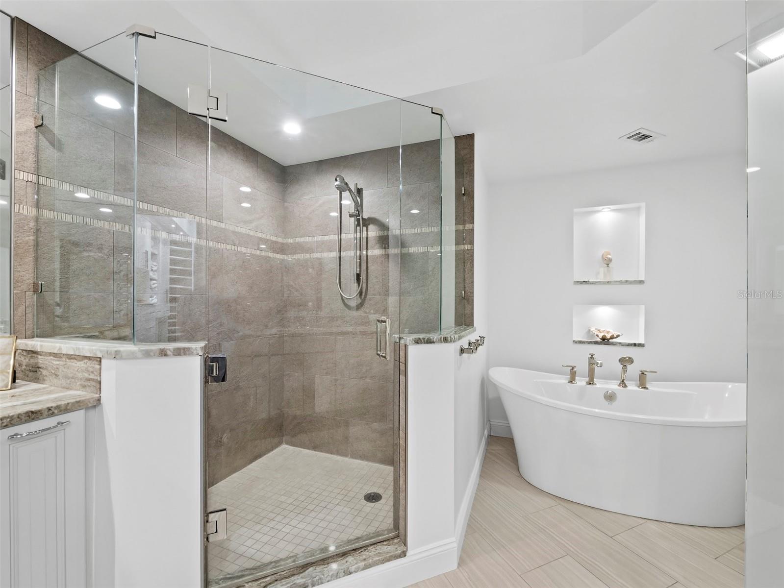 535 SANCTUARY DR #A603, LONGBOAT KEY, FL — photo 23