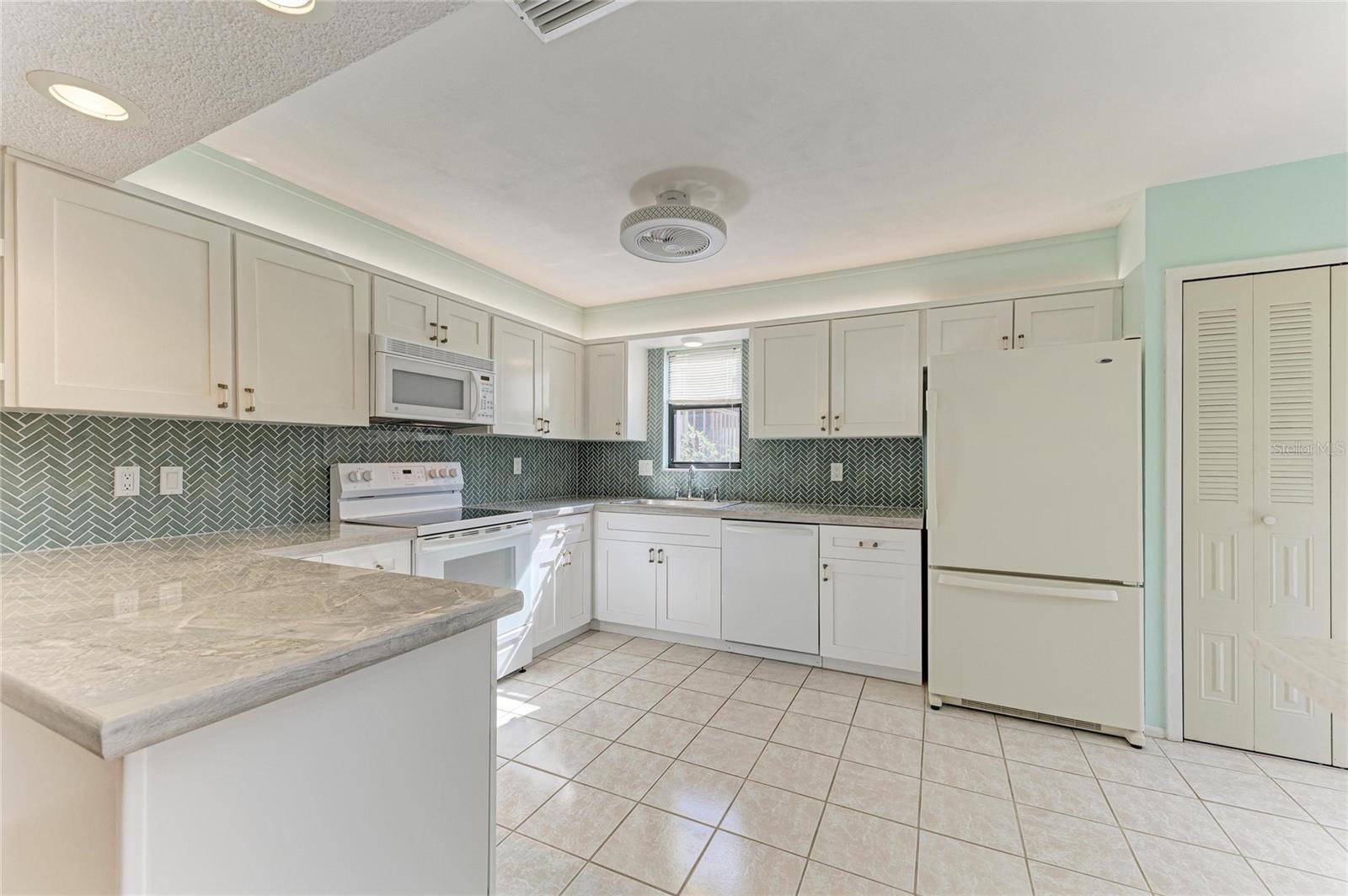 5400 34TH ST W #D11, BRADENTON, FL — photo 2