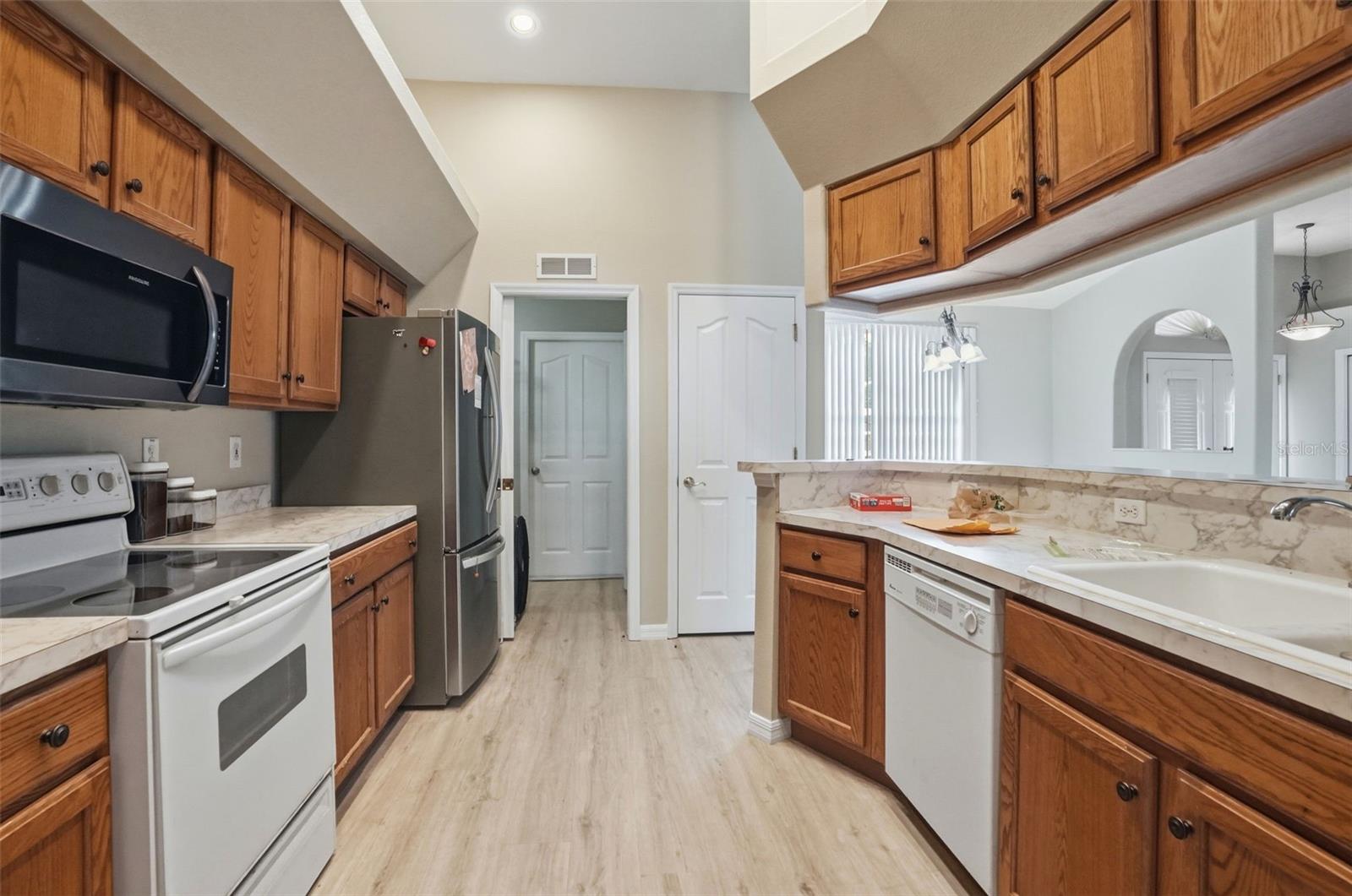 8038 MADRID RD, WEEKI WACHEE, FL — photo 15