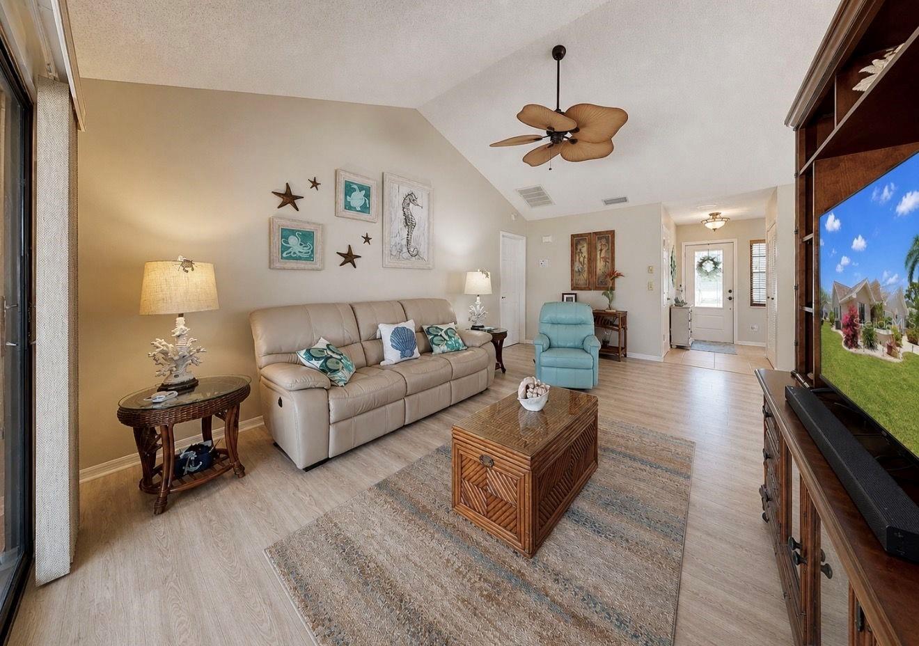 319 LINGER LN, SUN CITY CENTER, FL — photo 10