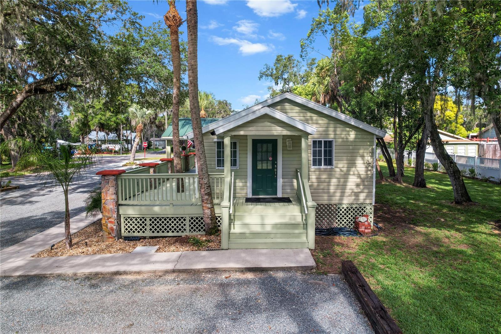 107 NE 4TH ST, CRYSTAL RIVER, FL — photo 2