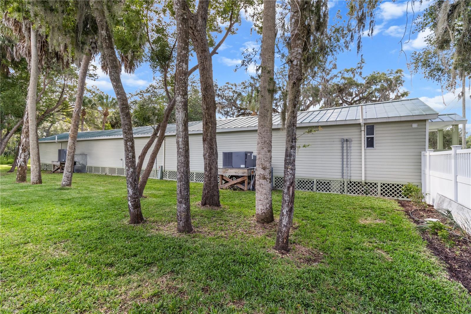 107 NE 4TH ST, CRYSTAL RIVER, FL — photo 8