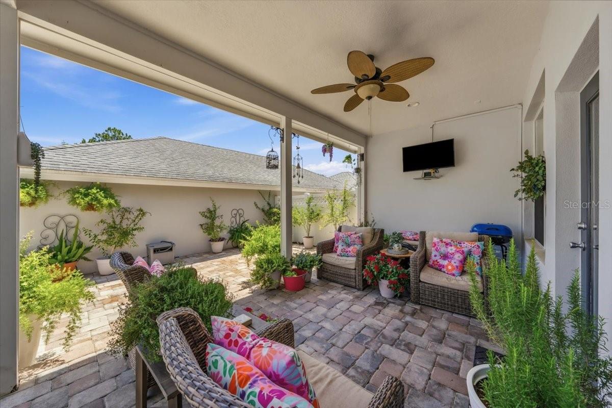 9606 ROYCE DR, TAMPA, FL — photo 2