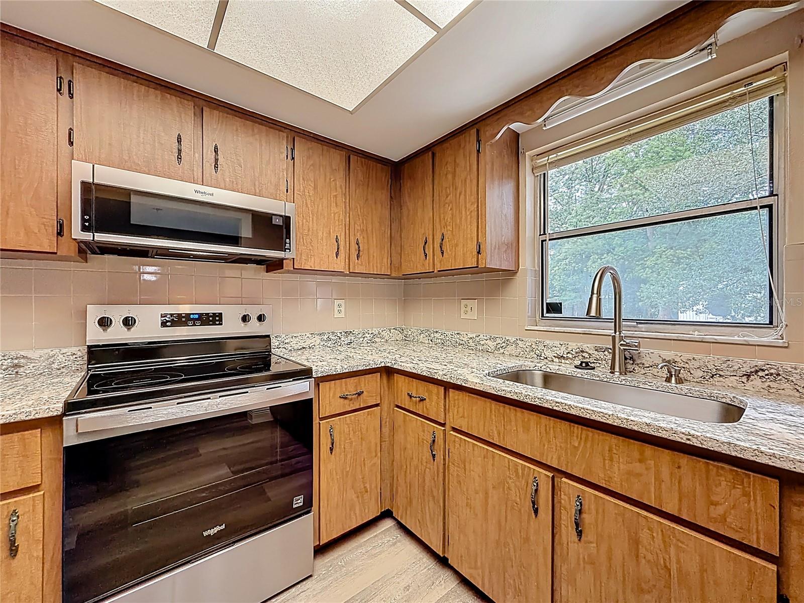 615 THIRD AVE, LADY LAKE, FL — photo 29