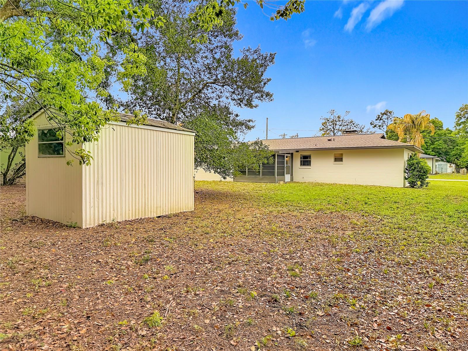 615 THIRD AVE, LADY LAKE, FL — photo 86