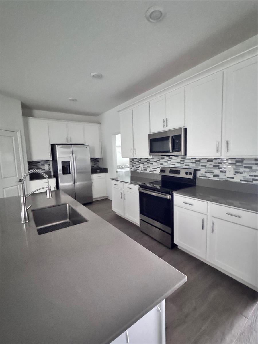 1563 CROSS PRAIRIE PKWY, KISSIMMEE, FL — photo 8