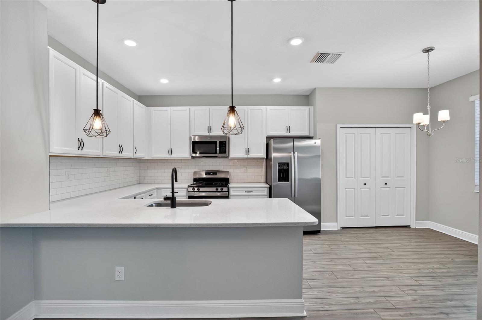 8131 TEA OLIVE TER, PALMETTO, FL — photo 6