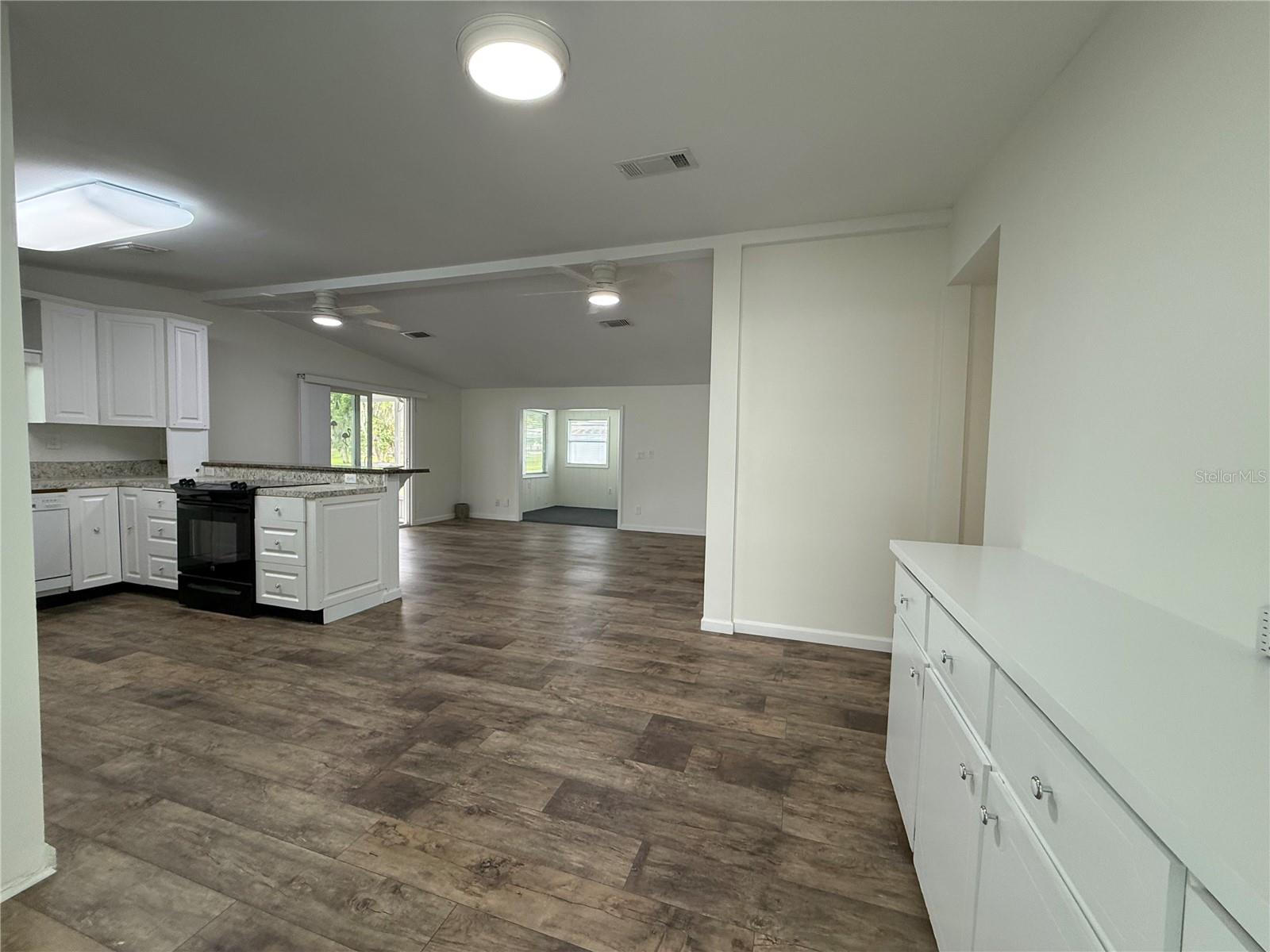 8 ROBIN RD, WILDWOOD, FL — photo 3