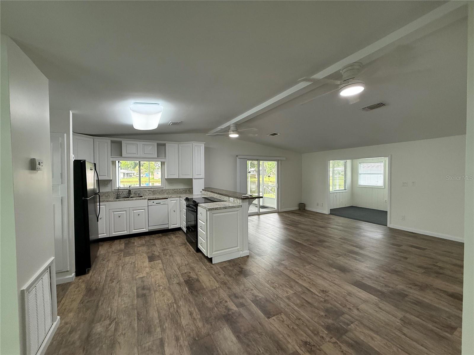 8 ROBIN RD, WILDWOOD, FL — photo 4