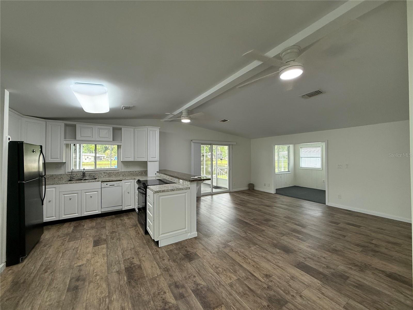8 ROBIN RD, WILDWOOD, FL — photo 5