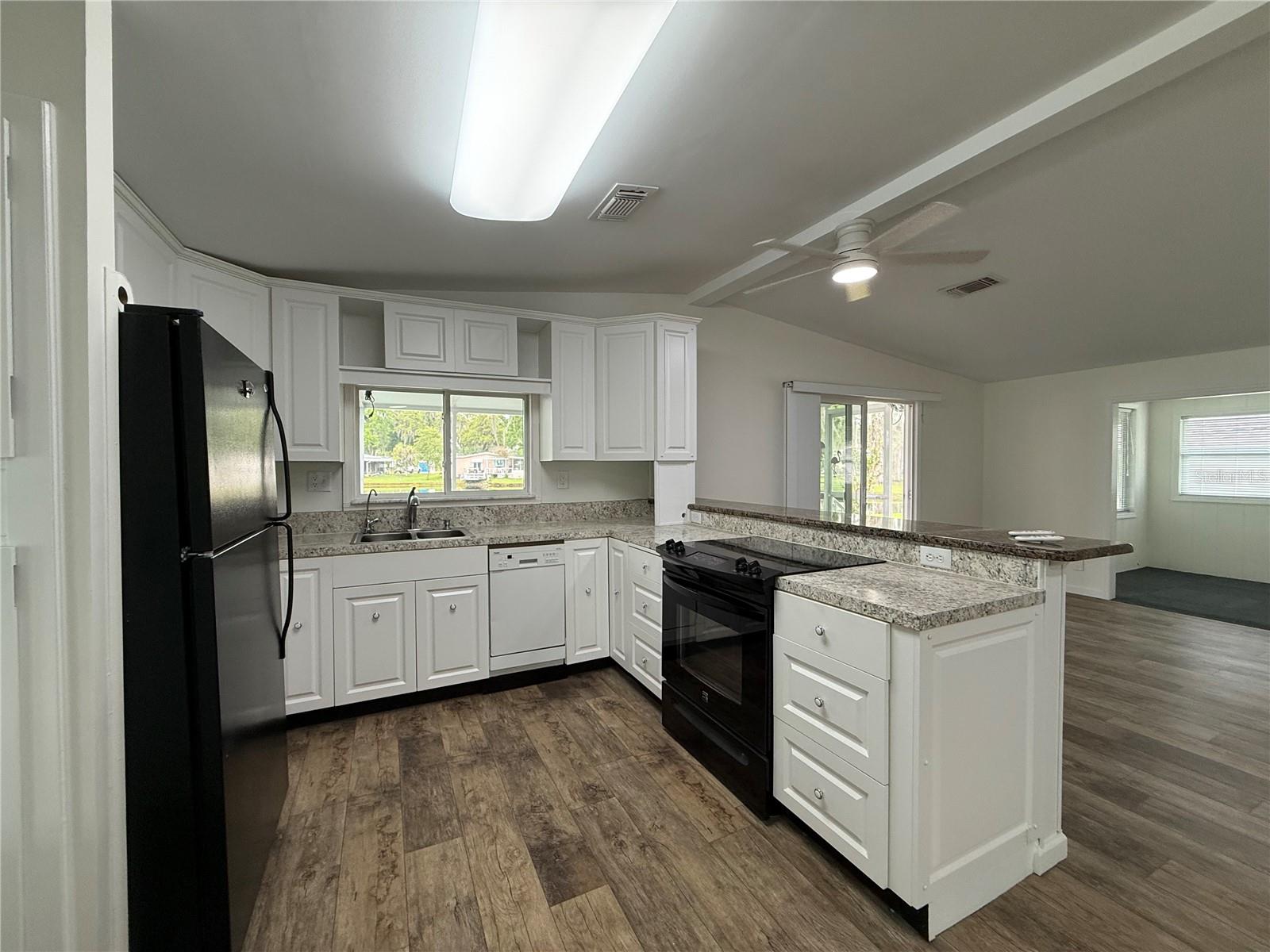 8 ROBIN RD, WILDWOOD, FL — photo 8
