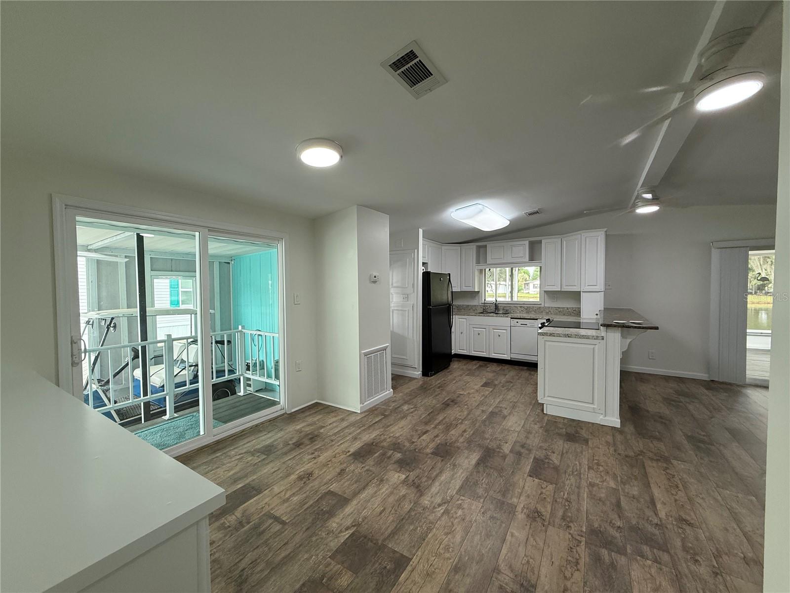 8 ROBIN RD, WILDWOOD, FL — photo 11