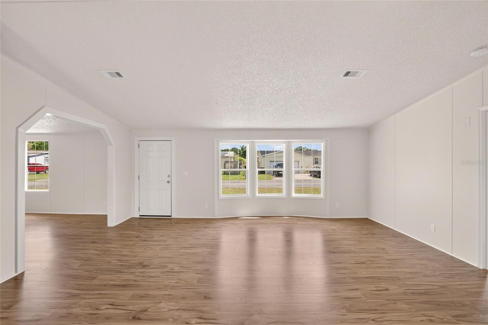 9150 WOOD TERRACE DR, TAMPA, FL — photo 8