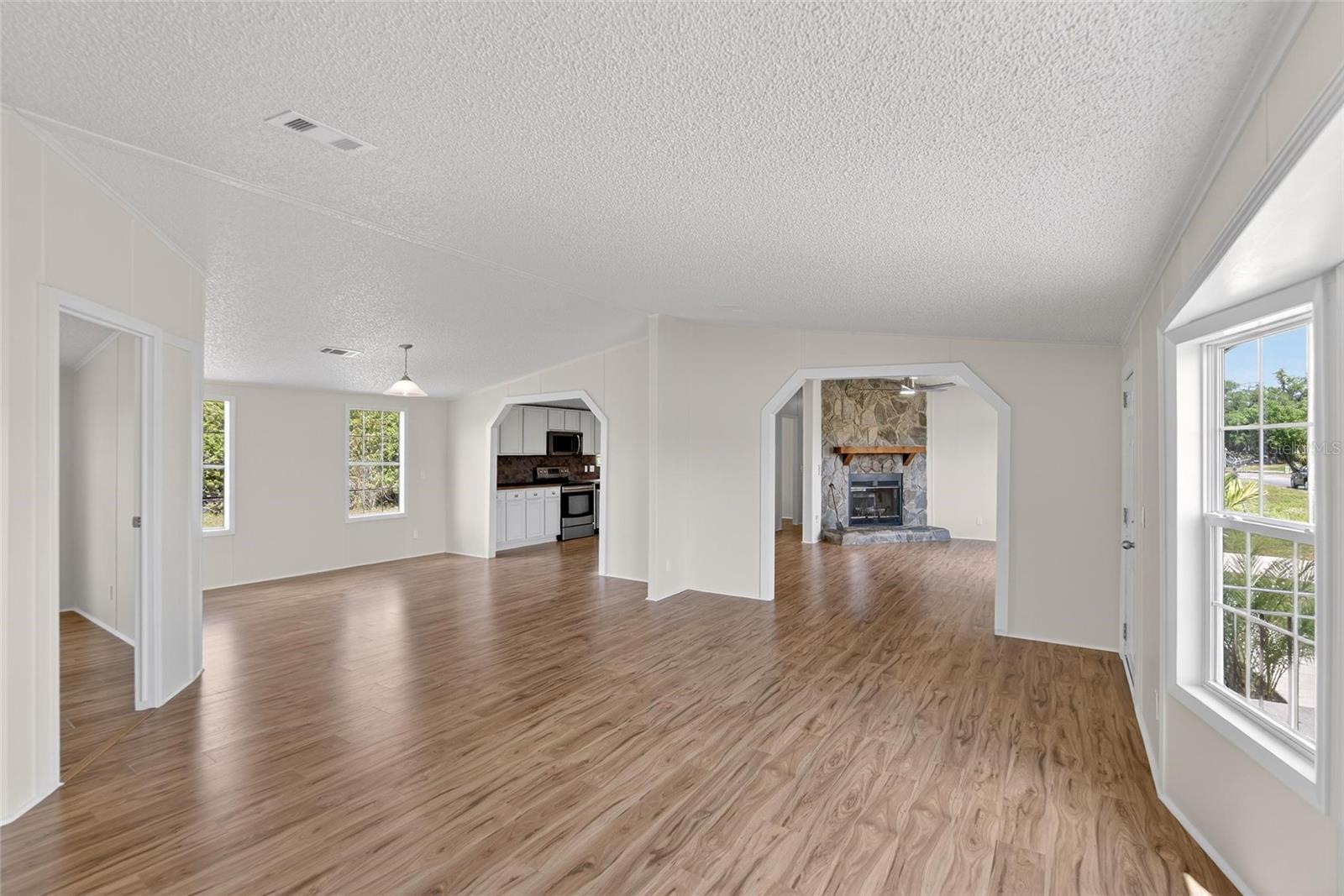 9150 WOOD TERRACE DR, TAMPA, FL — photo 10