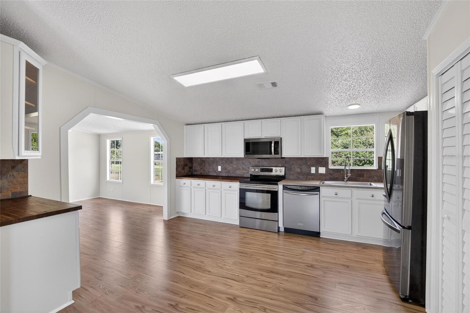 9150 WOOD TERRACE DR, TAMPA, FL — photo 14