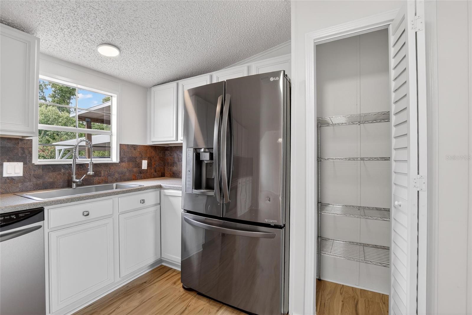 9150 WOOD TERRACE DR, TAMPA, FL — photo 16