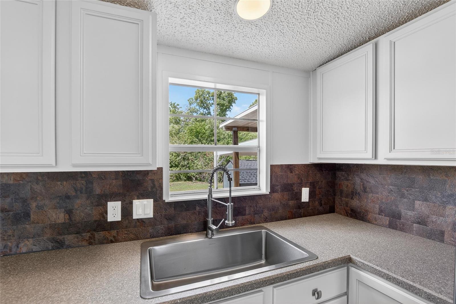 9150 WOOD TERRACE DR, TAMPA, FL — photo 17