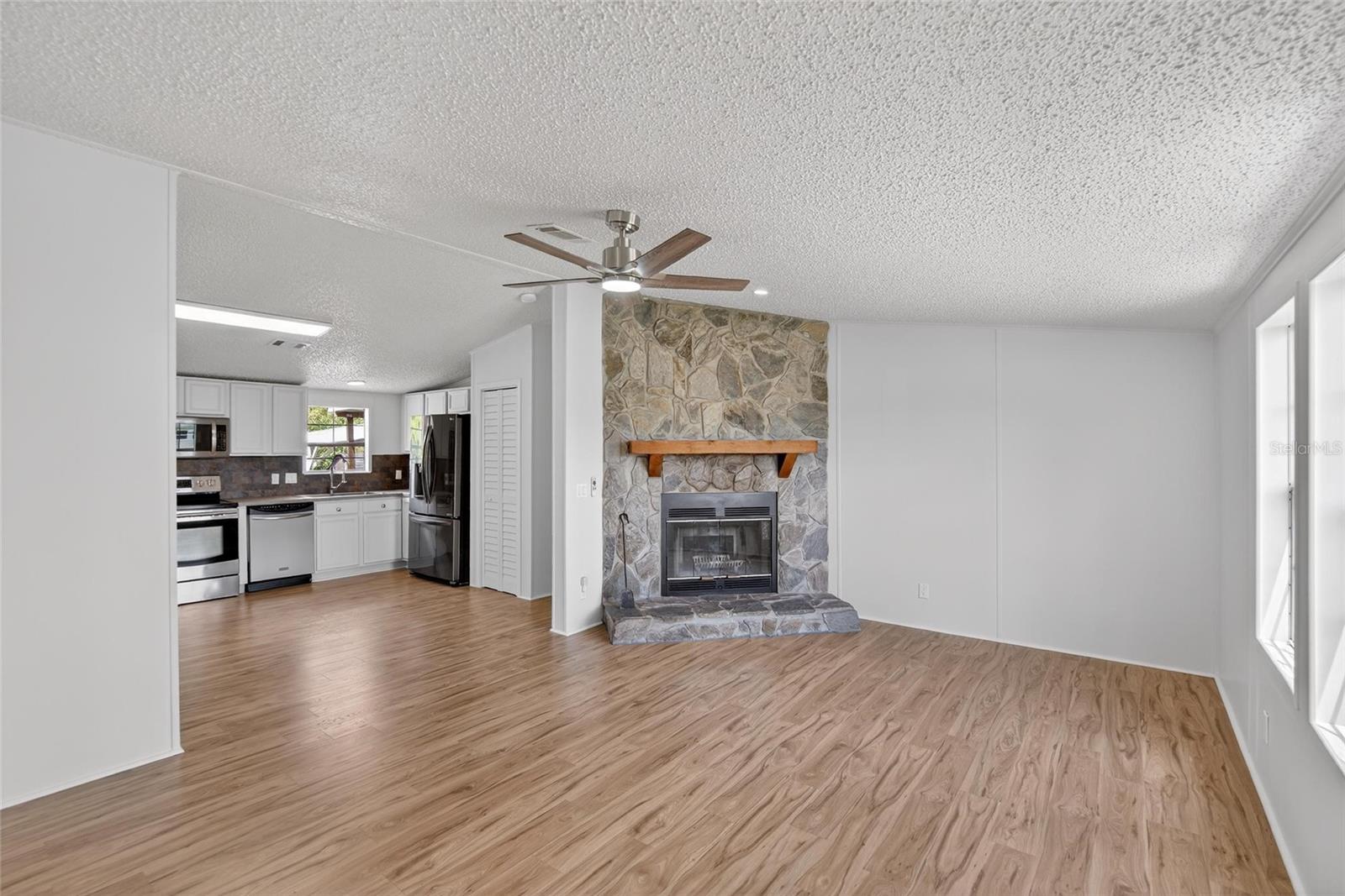9150 WOOD TERRACE DR, TAMPA, FL — photo 19