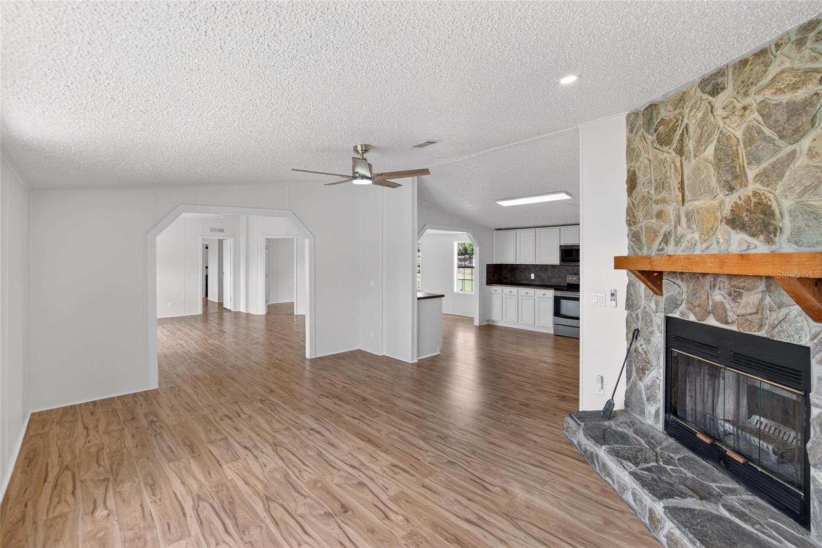 9150 WOOD TERRACE DR, TAMPA, FL — photo 20