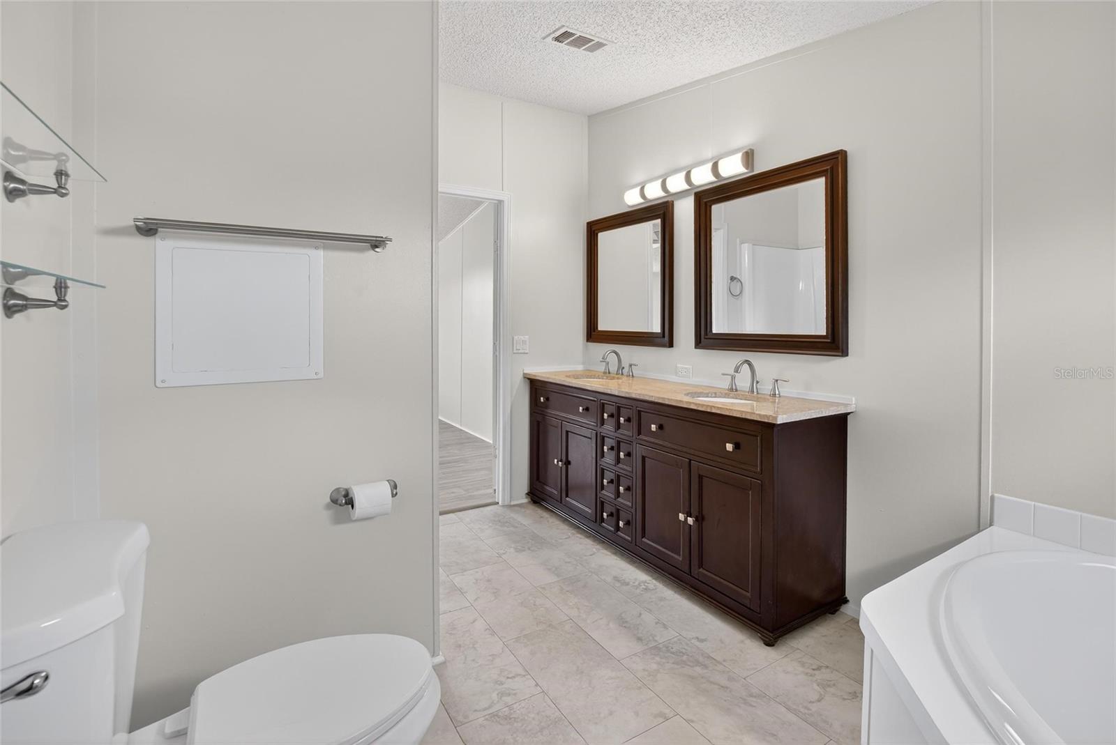 9150 WOOD TERRACE DR, TAMPA, FL — photo 26