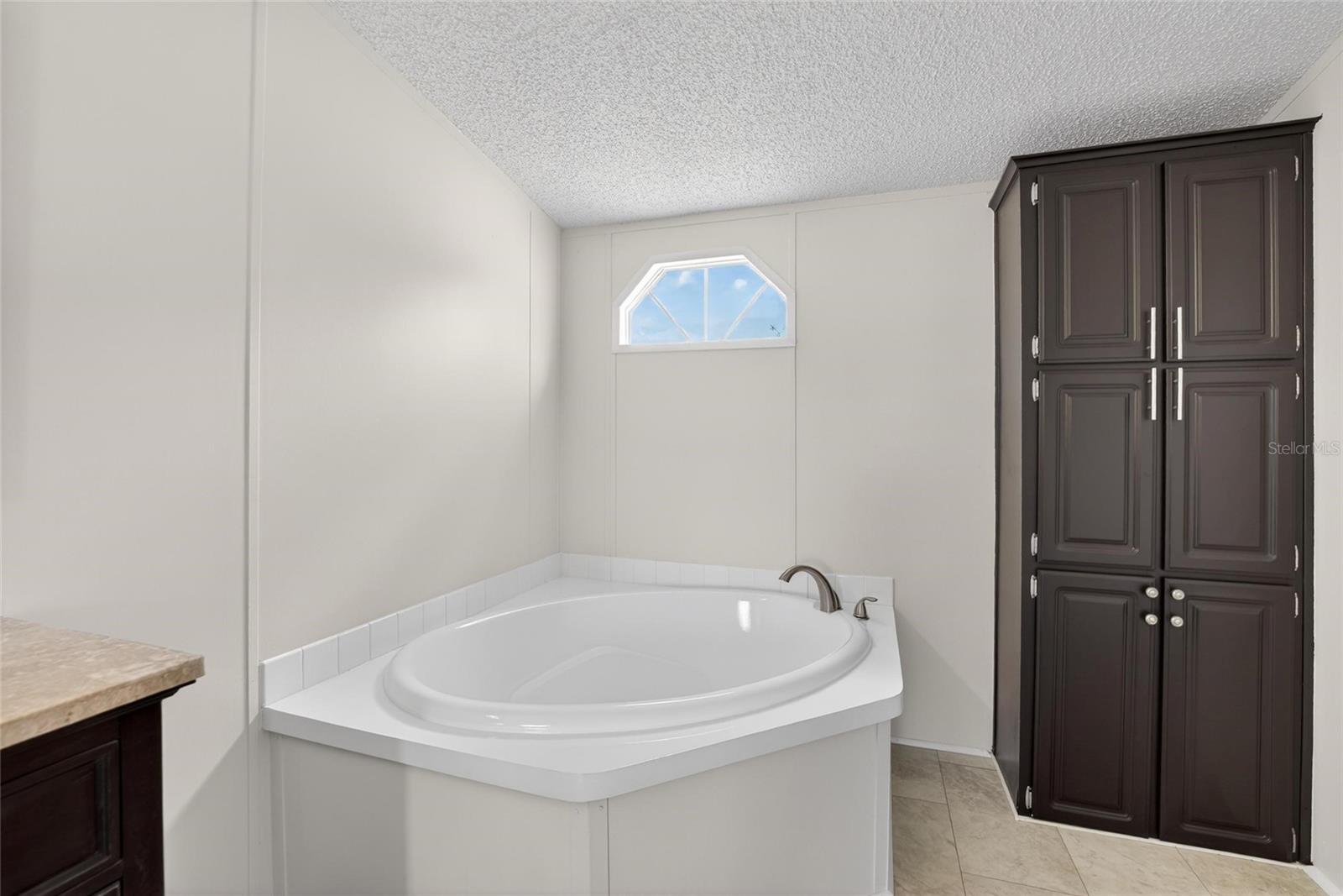 9150 WOOD TERRACE DR, TAMPA, FL — photo 28
