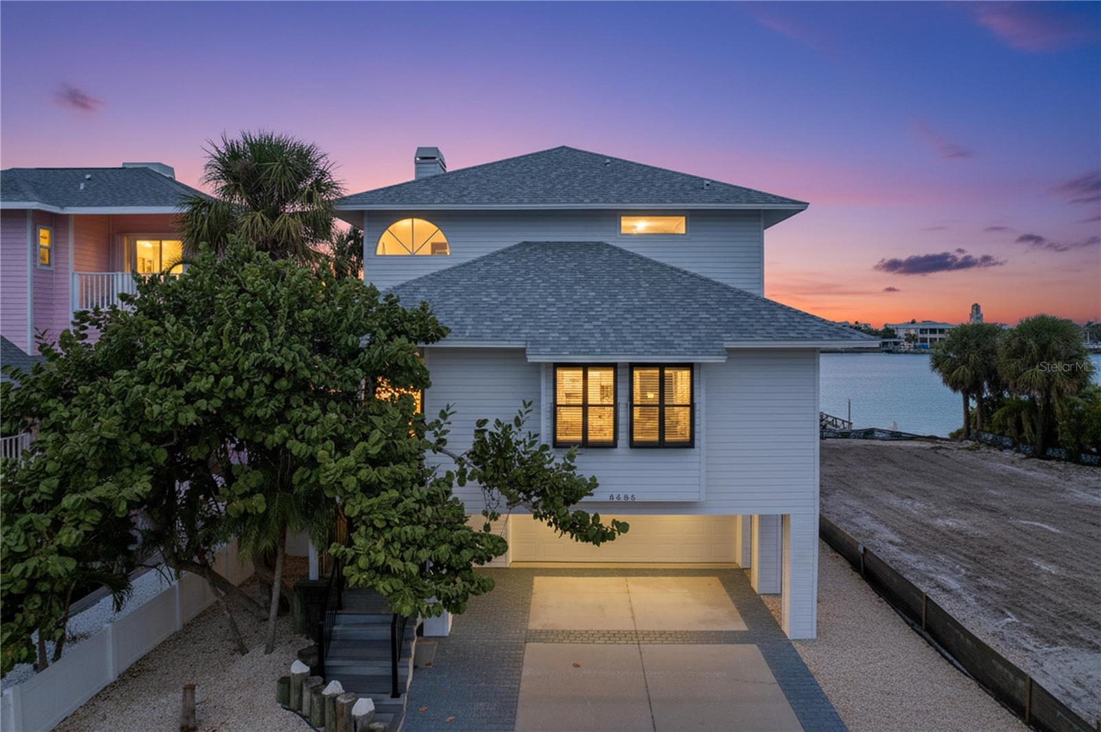 8485 BLIND PASS DR, TREASURE ISLAND, FL — photo 2