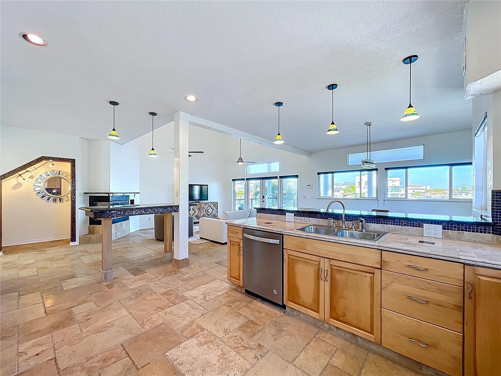 8485 BLIND PASS DR, TREASURE ISLAND, FL — photo 10