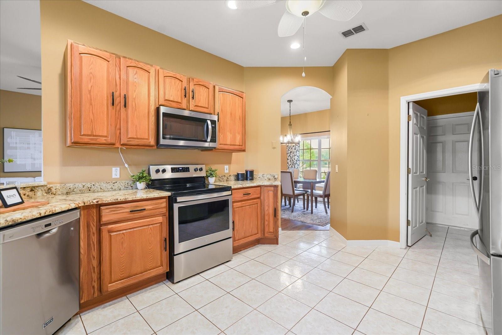 244 LARGO DR, KISSIMMEE, FL — photo 16