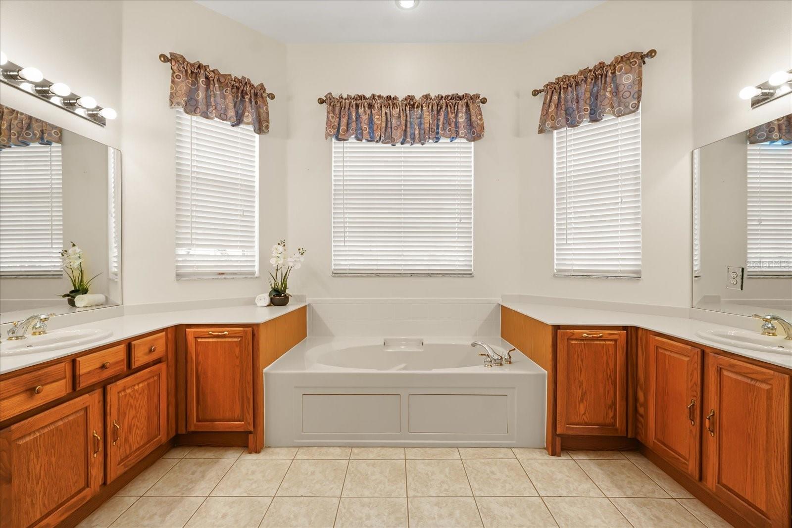 244 LARGO DR, KISSIMMEE, FL — photo 28