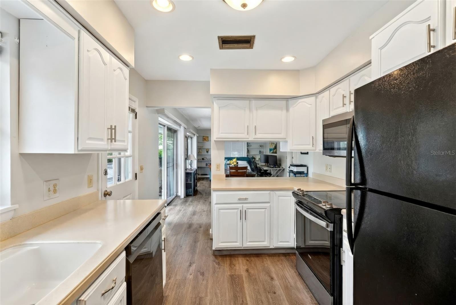 1565 S EVERGREEN AVE, CLEARWATER, FL — photo 9