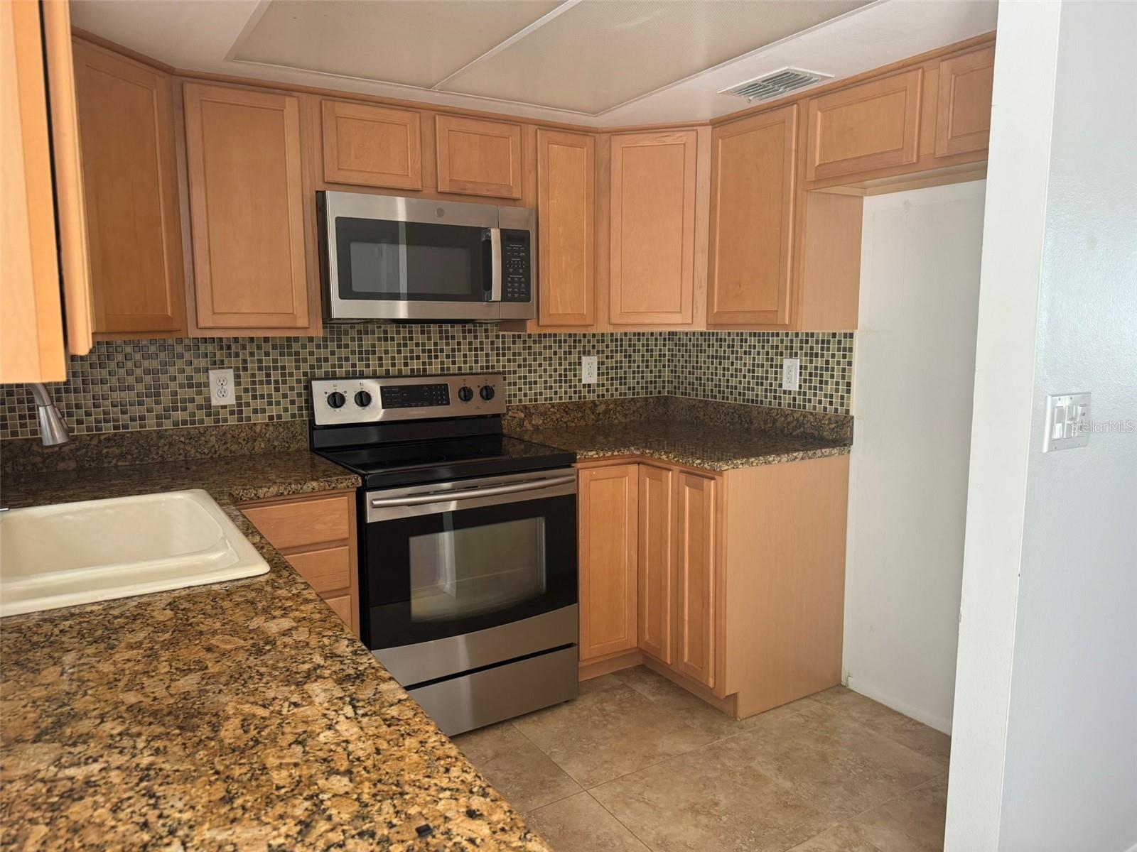 2332 SEWARD DR, SARASOTA, FL — photo 5