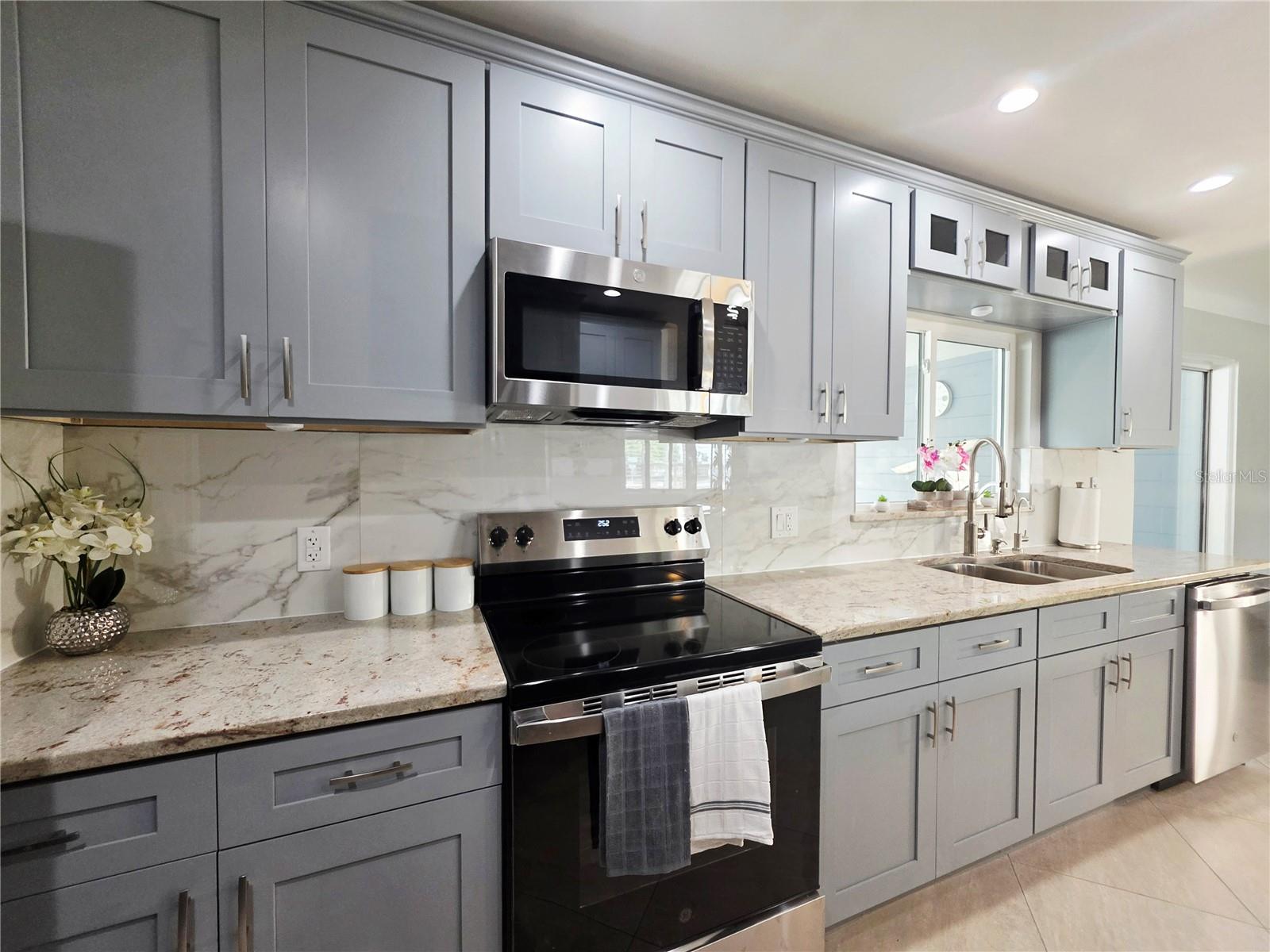 3435 OVERLOOK DR NE, ST PETERSBURG, FL — photo 10