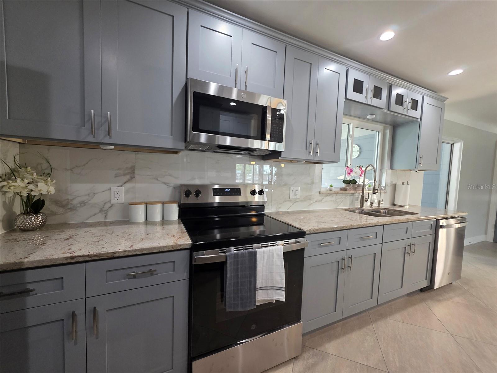 3435 OVERLOOK DR NE, ST PETERSBURG, FL — photo 11