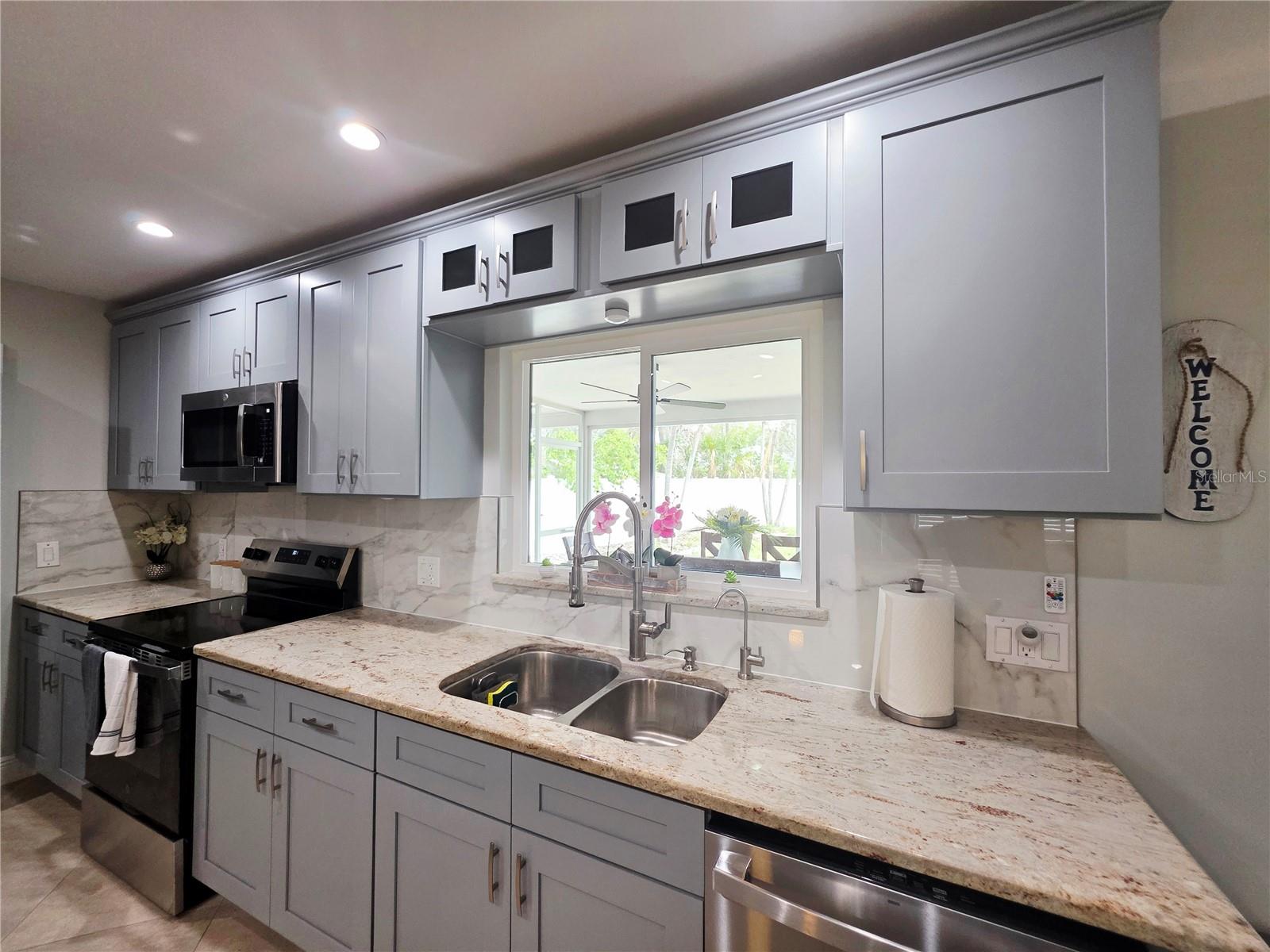 3435 OVERLOOK DR NE, ST PETERSBURG, FL — photo 12
